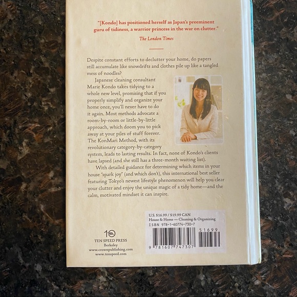 Marie Kondo Book: The life changing Magic of tidying up - Picture 4 of 6